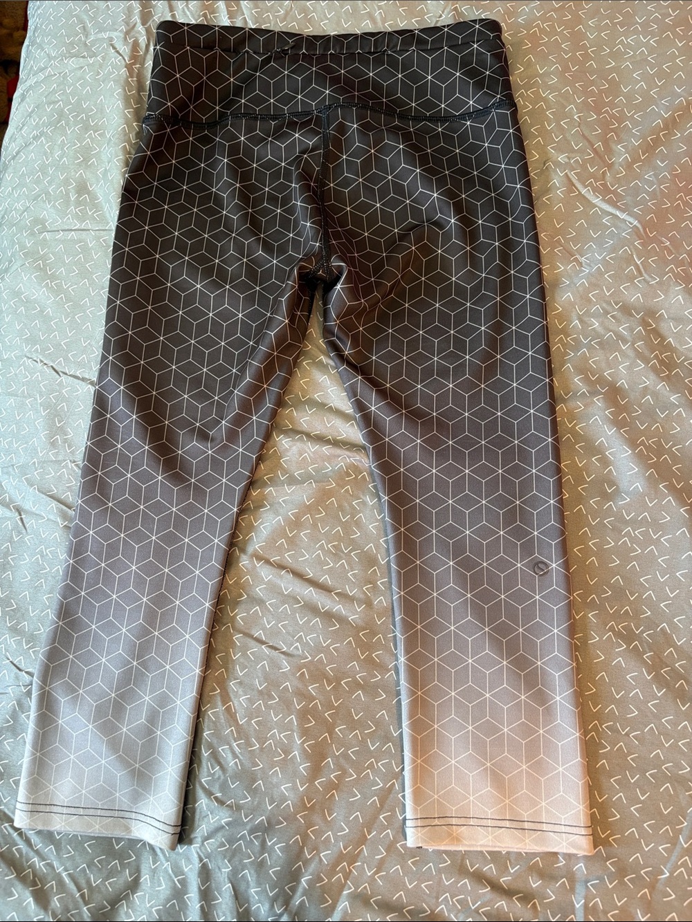 Shape FX Gray Geometric Ombre Capri Leggings